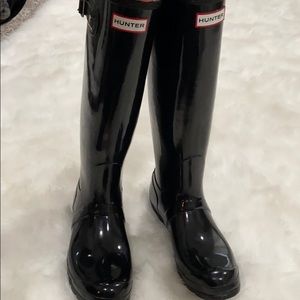 Hunter black shiny rain boots